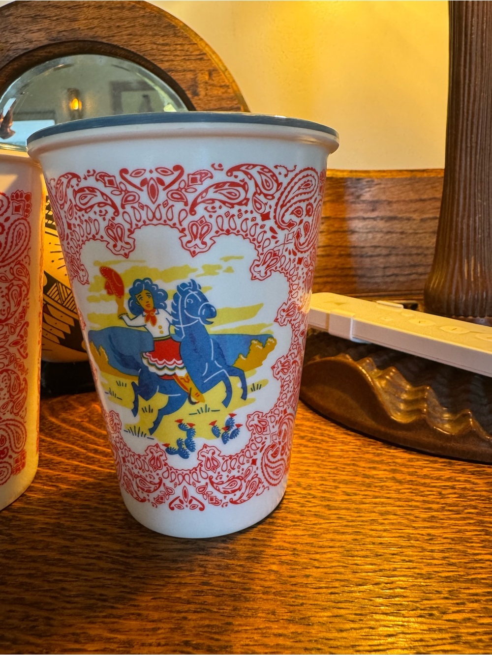 Charming Western-Illustrated Drinking Cups - Picture 3 of 8